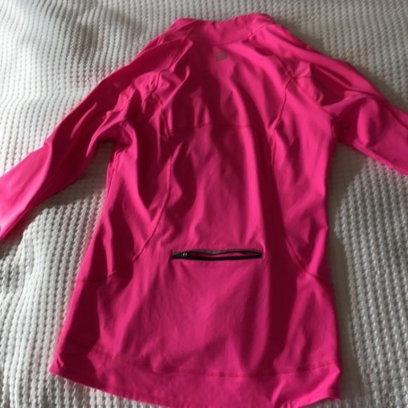 Bright pink Victoria secret pullover - Picture 4 of 4